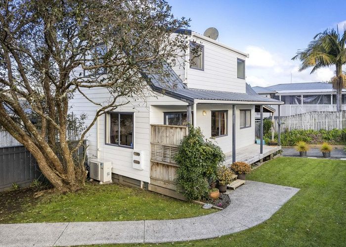  at 2/141 Reeves Road, Pakuranga Heights, Auckland