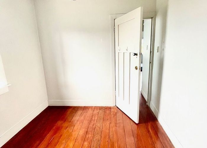  at Lyall Bay, Wellington, Wellington