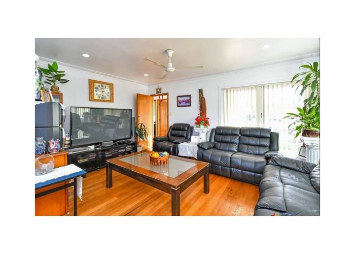  at 12 Greenmeadows Avenue, Manurewa East, Auckland