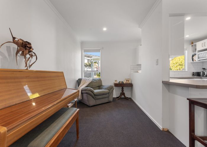  at 118 Discovery Drive, Whitby, Porirua