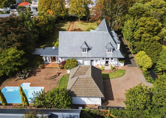  at 305 Fergusson Drive, Heretaunga, Upper Hutt
