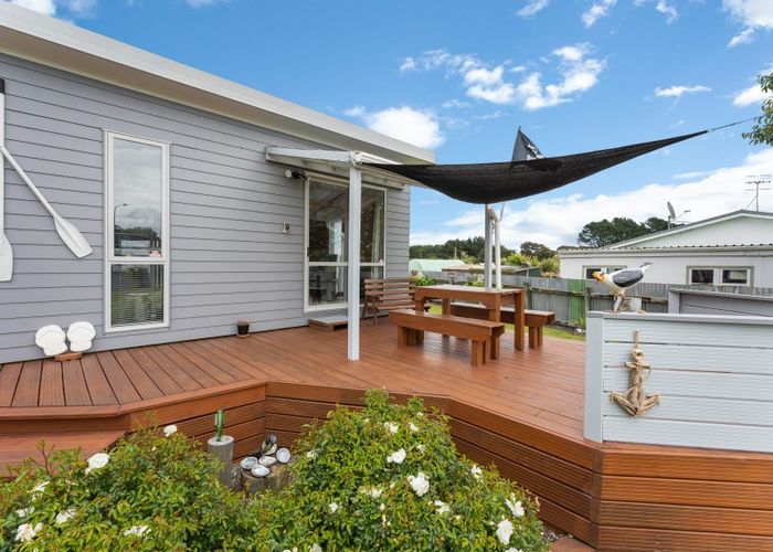  at 11 Ramona Avenue, Waitarere Beach, Levin