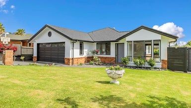  at 9 Sunvista Avenue, Oteha, Auckland