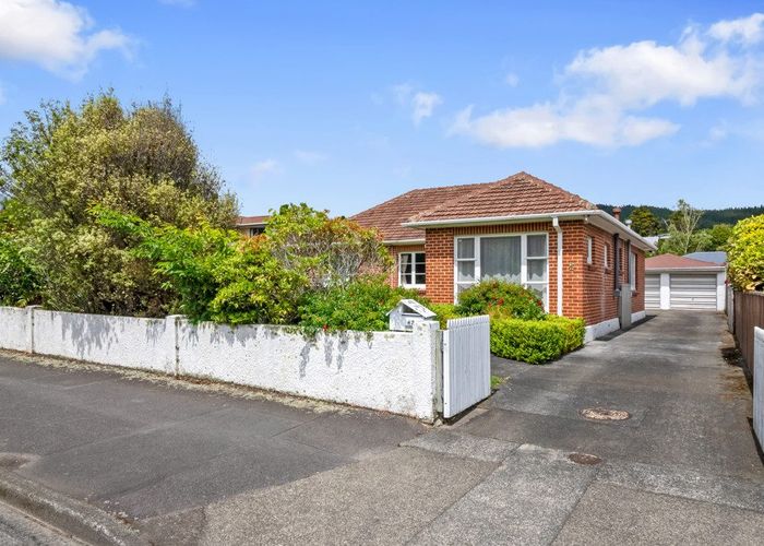  at 42 Whitemans Road, Silverstream, Upper Hutt