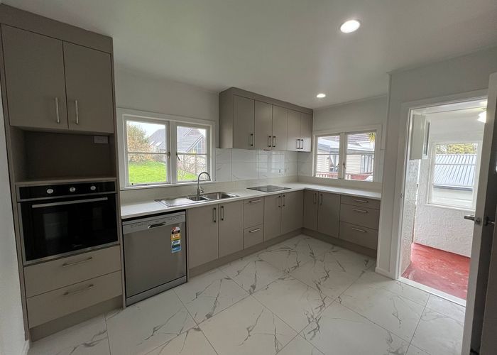  at 8 Lewis Street, Blockhouse Bay, Auckland City, Auckland