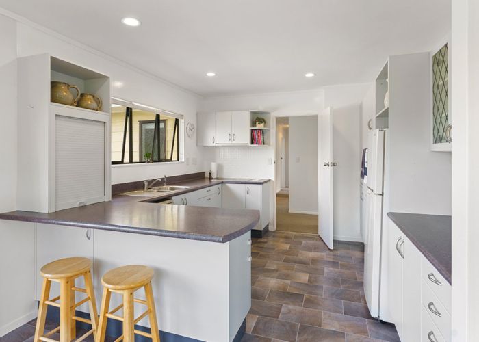  at 104 Tutere Street, Waikanae Beach, Waikanae