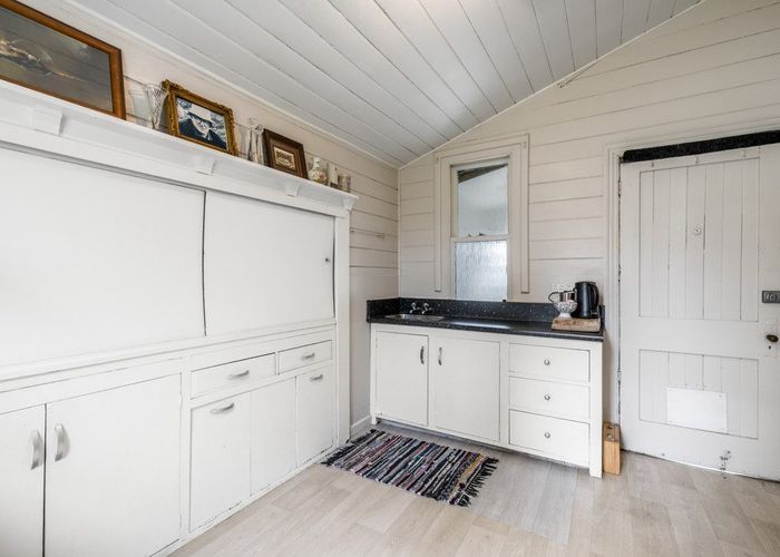  at 18 Denman Street, Sumner, Christchurch City, Canterbury
