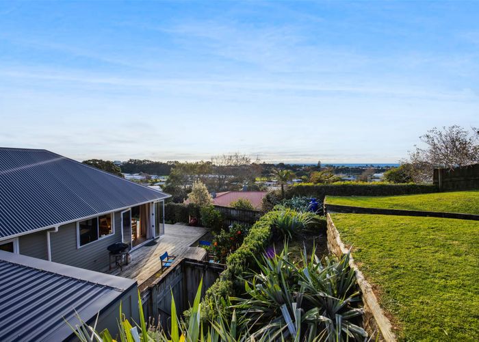  at 39 Queens Road, Glen Avon, New Plymouth