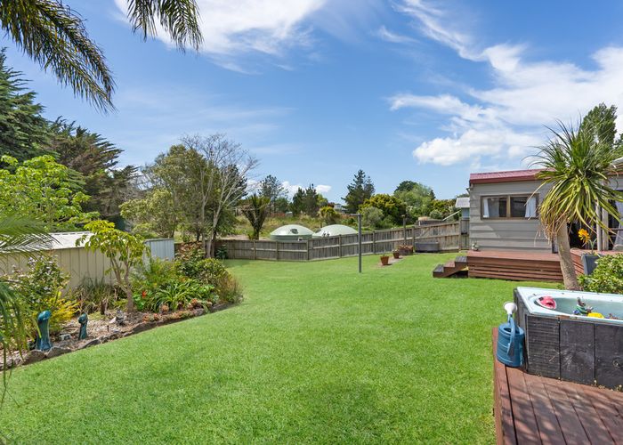 Free property data for 40 Beachlands Road, Beachlands, Auckland homes