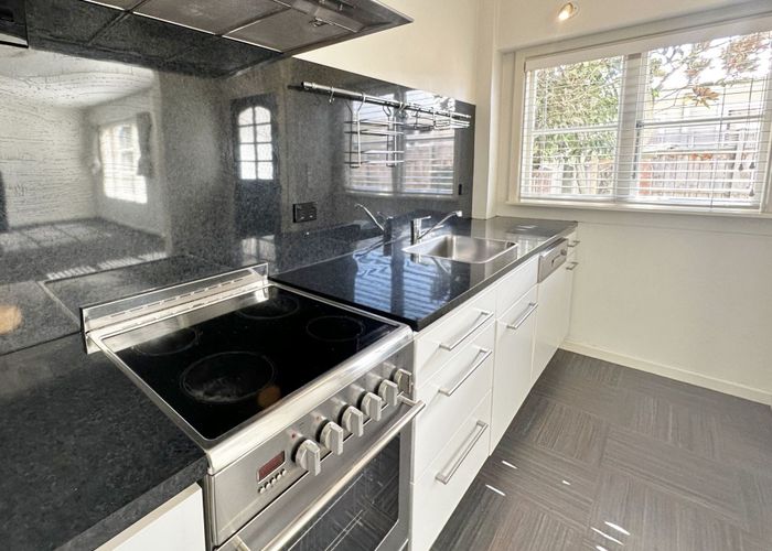  at 77 Kahu Rd, Fendalton, Christchurch City, Canterbury