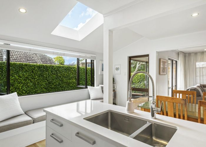 at 2/3 Eversleigh Road, Belmont, Auckland