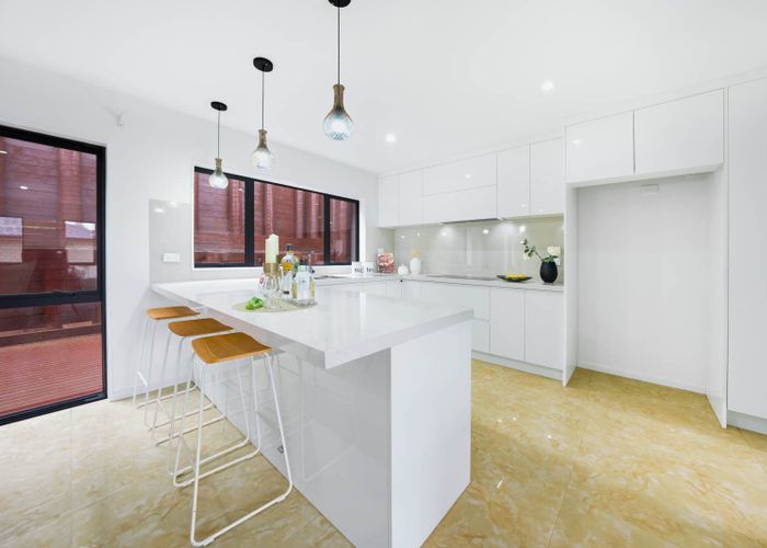  at 83 Lake Road, Northcote, North Shore City, Auckland