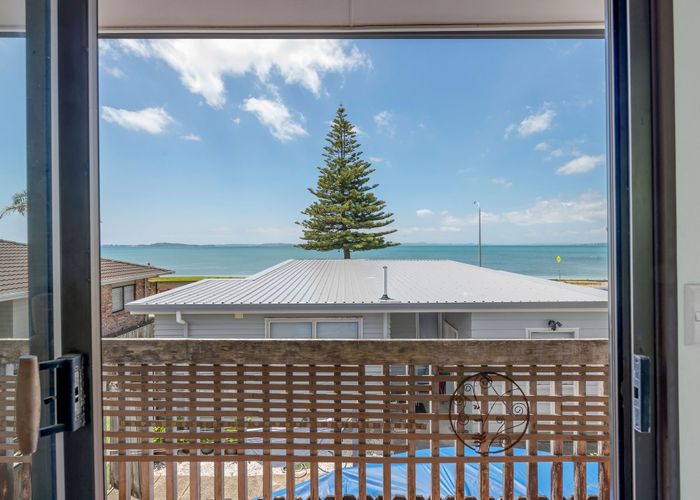  at 2/3 The Esplanade, Eastern Beach, Manukau City, Auckland