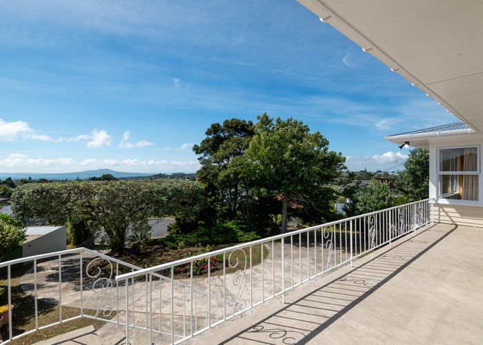  at 13 Windsor Place, Windsor Park, Auckland