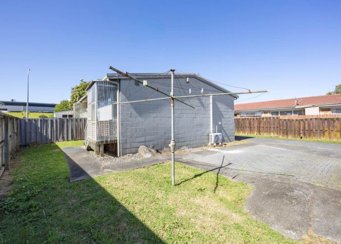  at 2/5 Aranui Road, Mount Wellington, Auckland City, Auckland