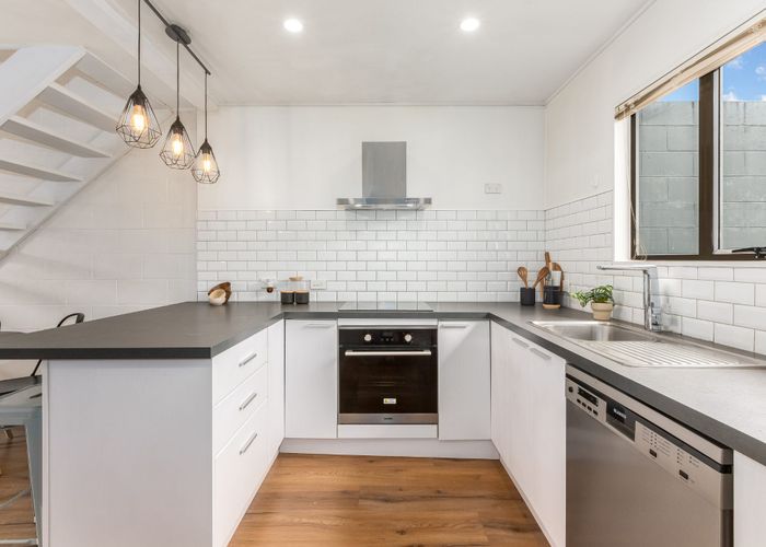  at 6/25 Tennyson ST, PETONE, LOWER HUTT