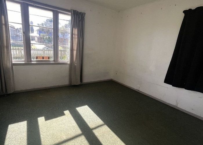  at 6 Strid Road, Te Atatu South, Auckland