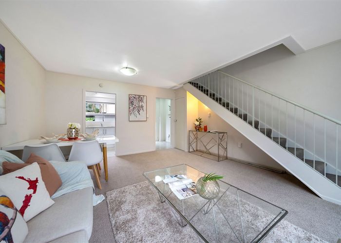  at 5/42 Sheridan Drive, New Lynn, Auckland