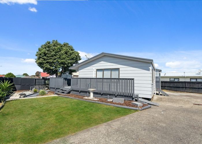  at 2/12 Templeton Place, Clendon Park, Auckland