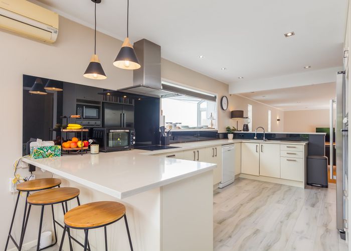  at 8 Oliver Twist Avenue, Mellons Bay, Auckland