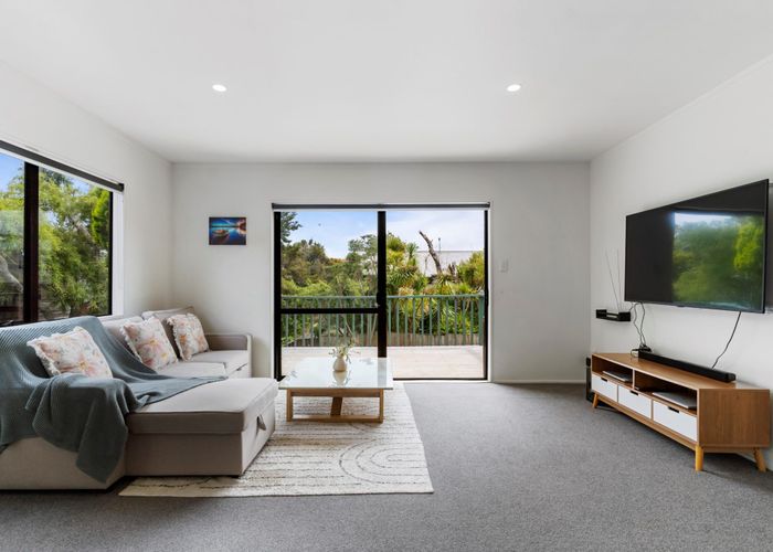 at 2/18 Evans Road, Glen Eden, Auckland