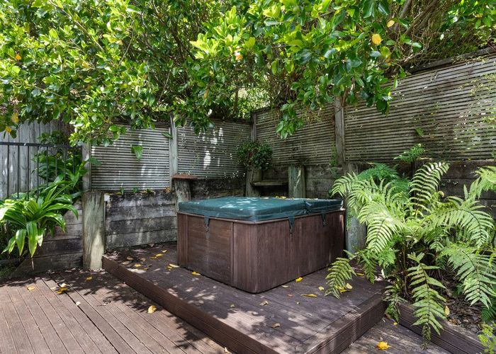  at 19 Warner Park Avenue, Laingholm, Waitakere City, Auckland