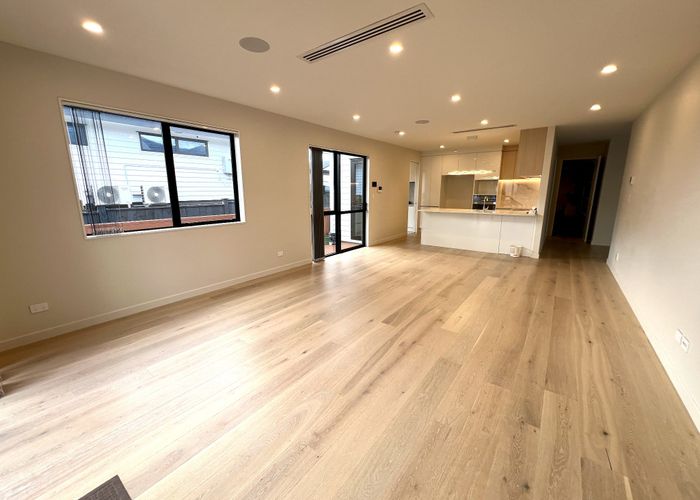  at 10 Rossbeg Lane, Flat Bush, Manukau City, Auckland
