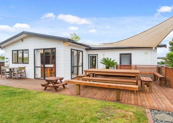  at 1/90 Rosier Road, Glen Eden, Auckland