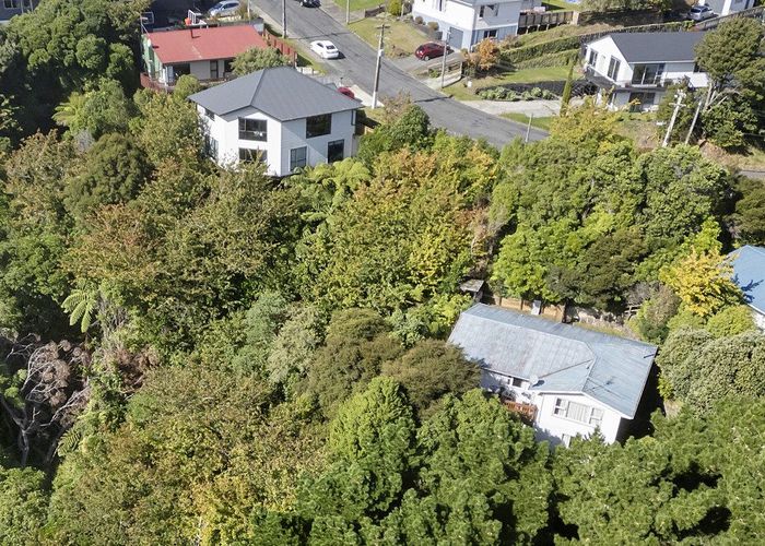  at 8 Castle Crescent, Stokes Valley, Lower Hutt, Wellington