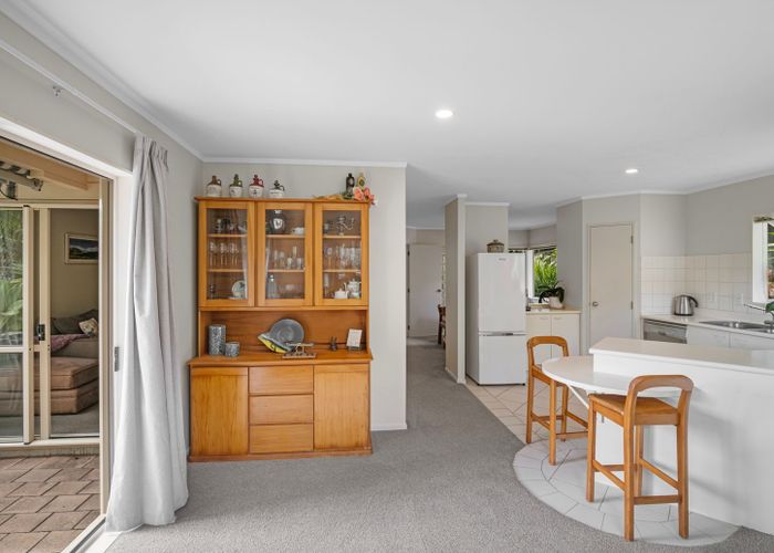  at 46 Unsworth Drive, Unsworth Heights, Auckland