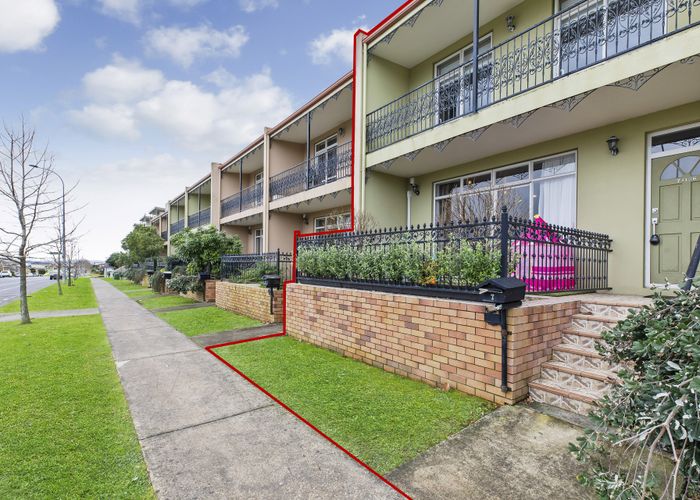  at 7/126 Stancombe Road, Flat Bush, Auckland