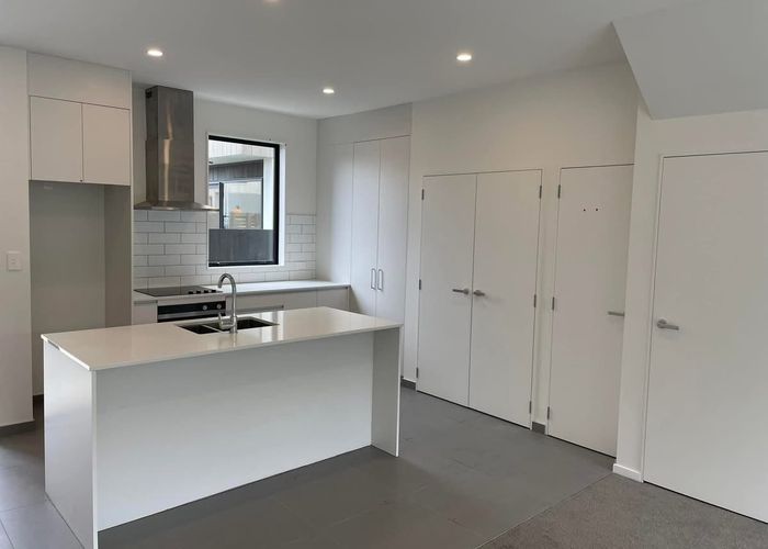  at 8/80 East Coast Road, Milford, North Shore City, Auckland