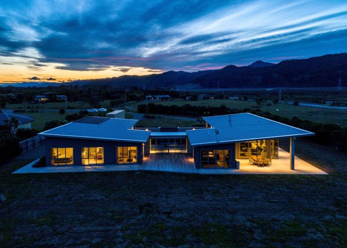  at 18 Shoreline Place, Rarangi