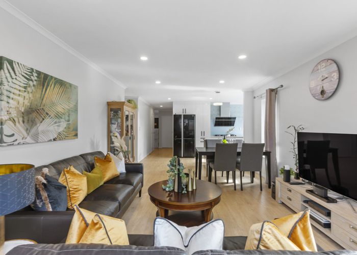  at 2 Takahe Avenue, Takanini, Auckland