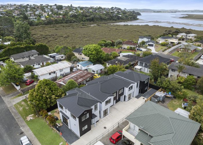  at 21 Pipitea Place, Massey, Auckland