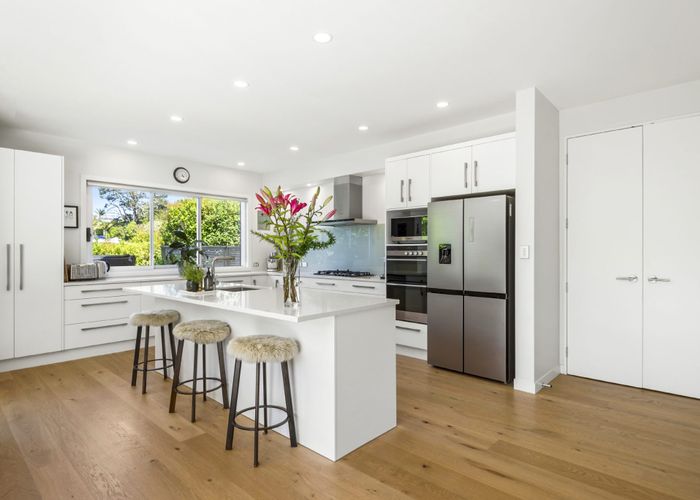  at 8 Tree Fern Trail, Campbells Bay, North Shore City, Auckland