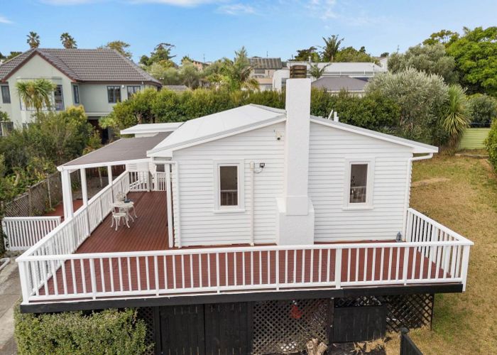  at 2/18 Kenmure Avenue, Forrest Hill, North Shore City, Auckland