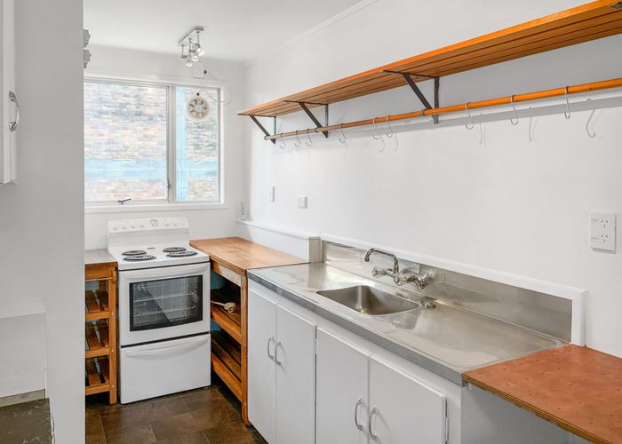  at 8/2 Fairview Road, Mount Eden, Auckland City, Auckland
