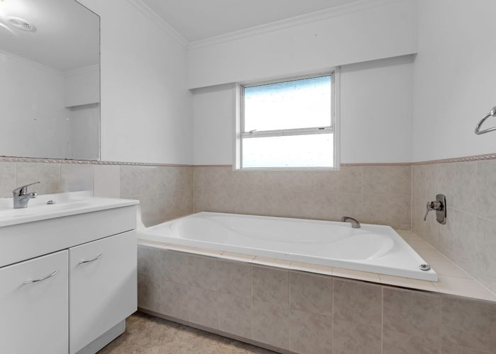  at 18 Jenelin Road, Glendene, Waitakere City, Auckland