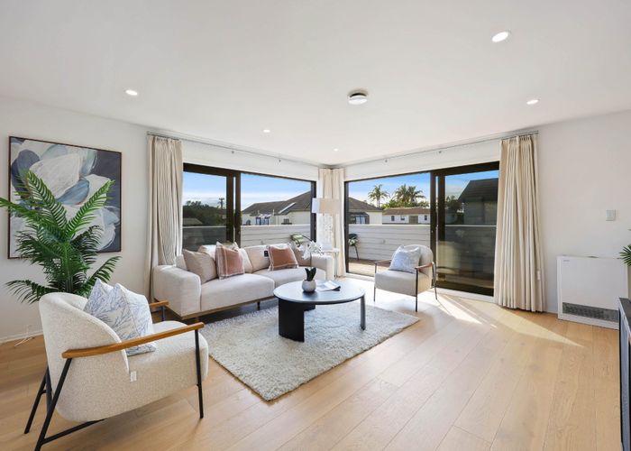  at 2/30 Eastern Beach Road, Eastern Beach, Auckland