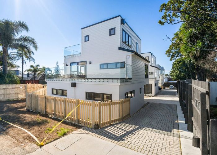  at 127B Te Atatu Road, Te Atatu South, Waitakere City, Auckland