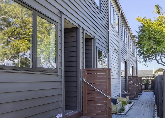  at 1-7/21 Peachgrove Road, Te Atatu Peninsula, Waitakere City, Auckland
