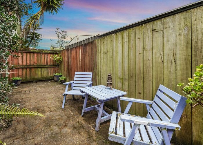  at 2/55 Albert Street, Hamilton East, Hamilton