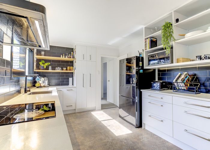  at 77 Gilbass Avenue, Hamilton Lake, Hamilton