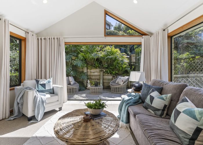  at 2/86 Braemar Road, Castor Bay, Auckland