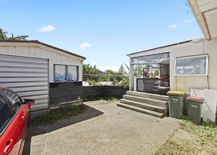  at 6 Geoffrey Place, Mangere East, Auckland