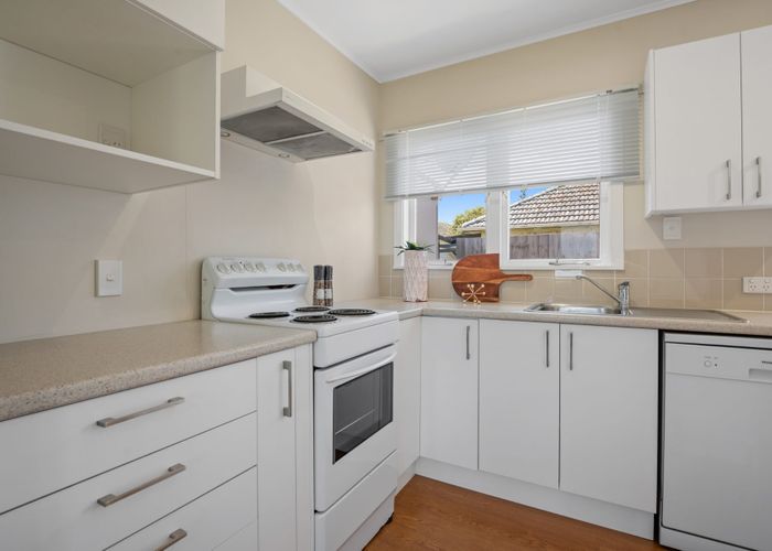  at 2/1 Kiekie Road, Mangere Bridge, Manukau City, Auckland