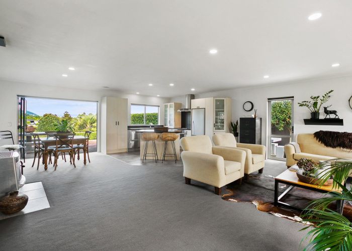  at 142 Wairau Road, Oakura, New Plymouth, Taranaki