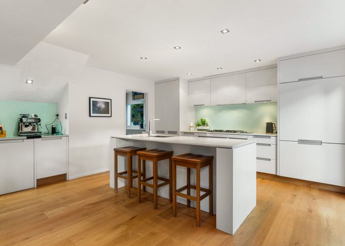  at 25 Montana Avenue, Murrays Bay, Auckland