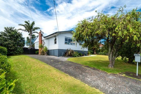  at 6 Boler Place, New Lynn, Auckland